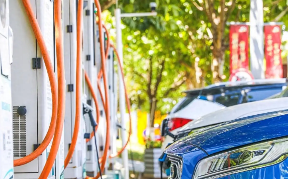 新能源汽车市场上的一个热门话题是动力电池成本的降低